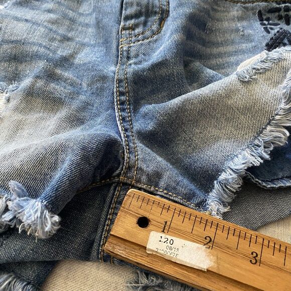 Mudd Shorts Size 11 Distressed Embroidered Raw Hem Denim Stretch Cheeky Y2K - Picture 7 of 7